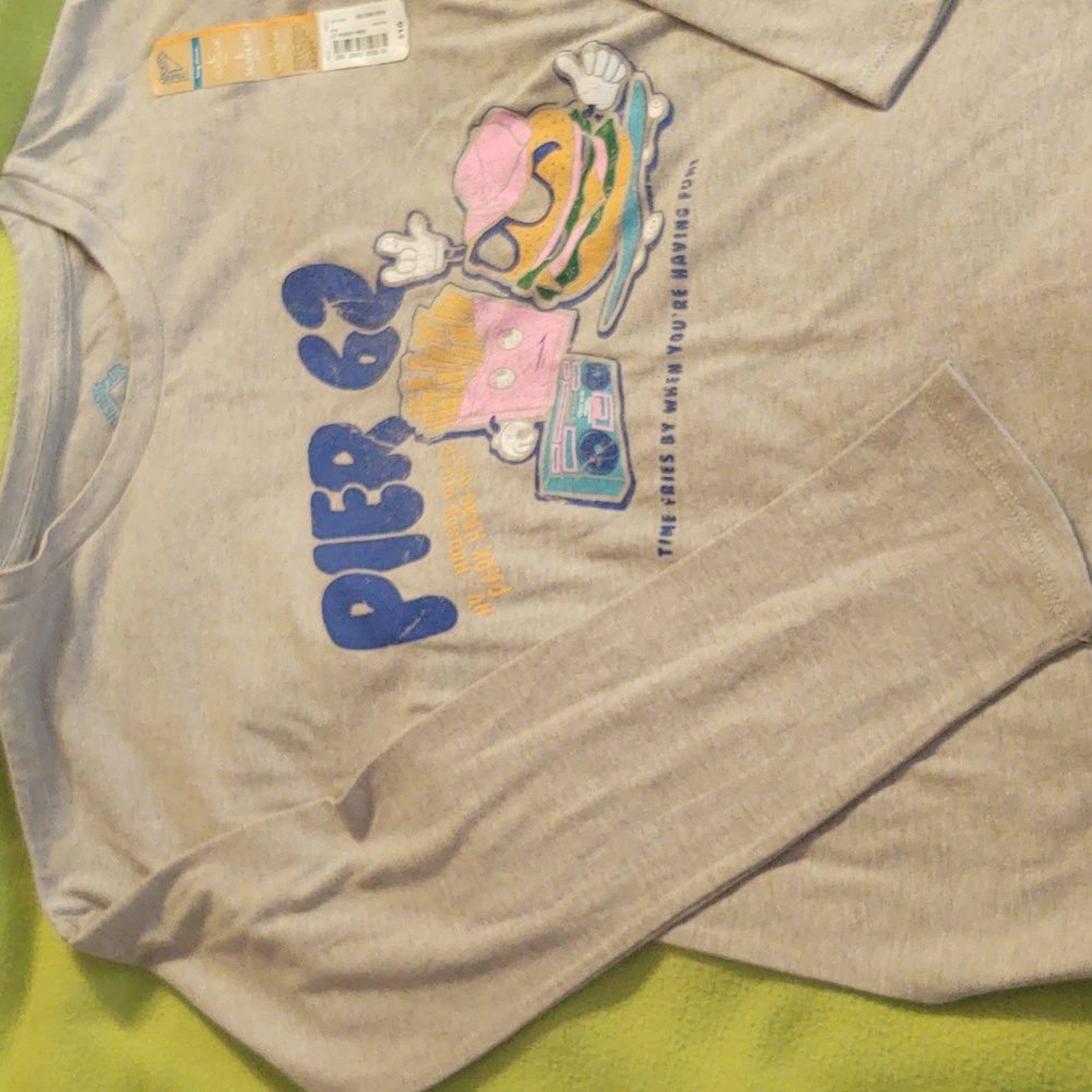 Girl's T-shirt.  Long sleeve, round neck.